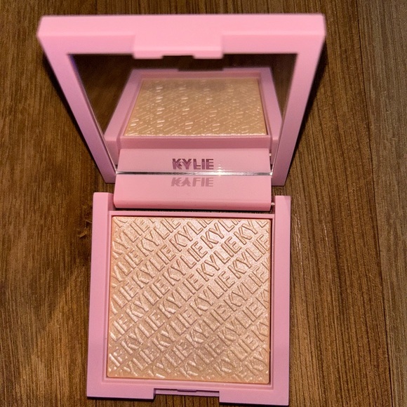 KYLIE kylighter shade 020 - Picture 2 of 4